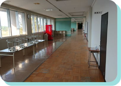 学校の雰囲気を味わいながら イメージ画像